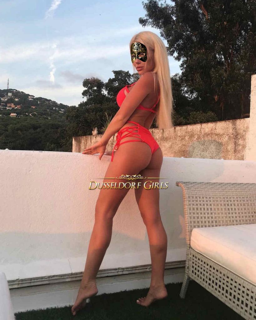 Aufgeschlossene escort dame