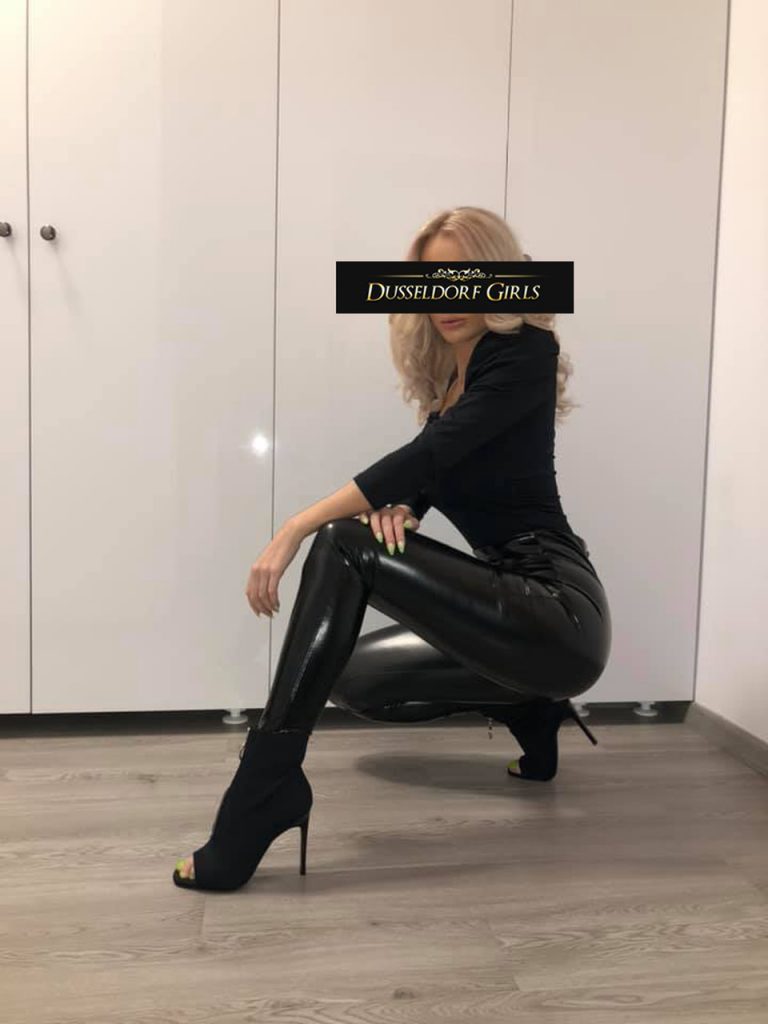 fröhliche escort dame