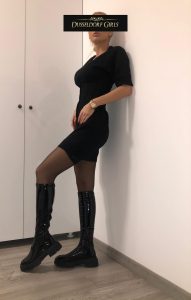 fröhliche escort dame