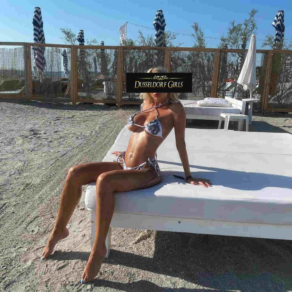fröhliche escort dame
